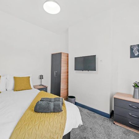 Modern Equipped 4 Bedroom House In Central Stoke-Free Parking Exterior foto