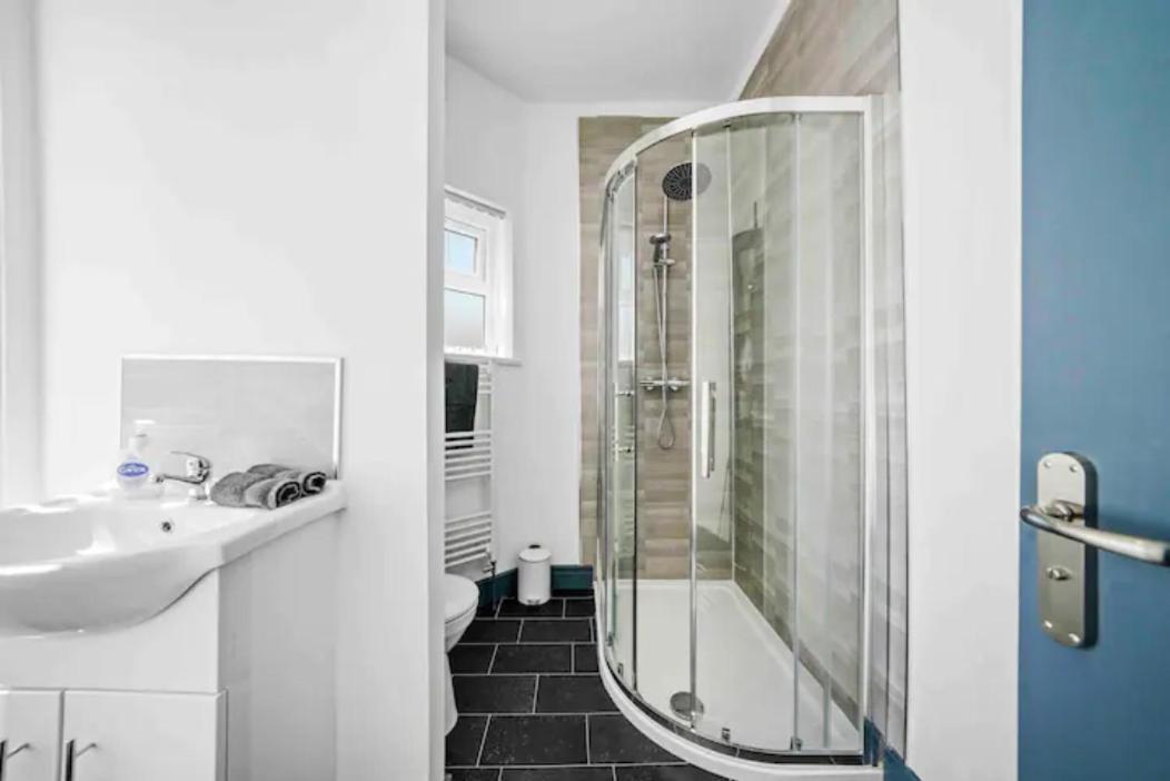 Modern Equipped 4 Bedroom House In Central Stoke-Free Parking Exterior foto